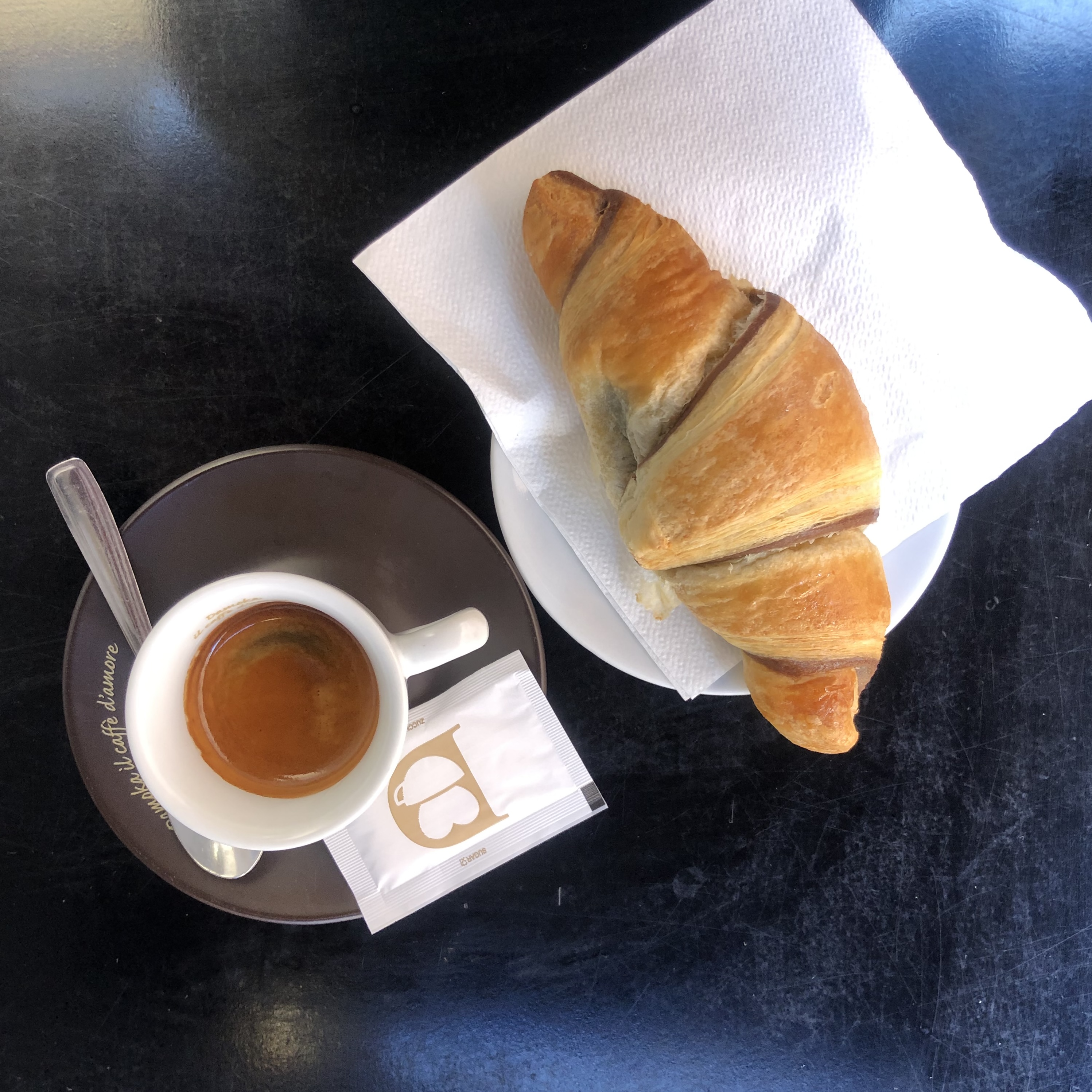 Mein Arbeitsplatz mit Kaffee
